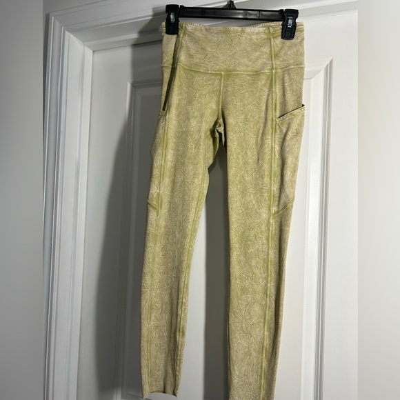 Lululemon Ice Wash Hazel Green Tights-25"-Size 6 - Picture 1 of 4